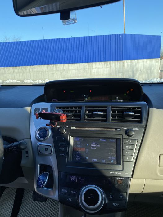 Тойота Приус V  . Toyota Prius V продаю