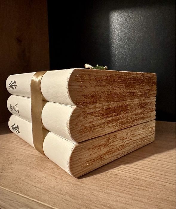 Decoração livros de madeira