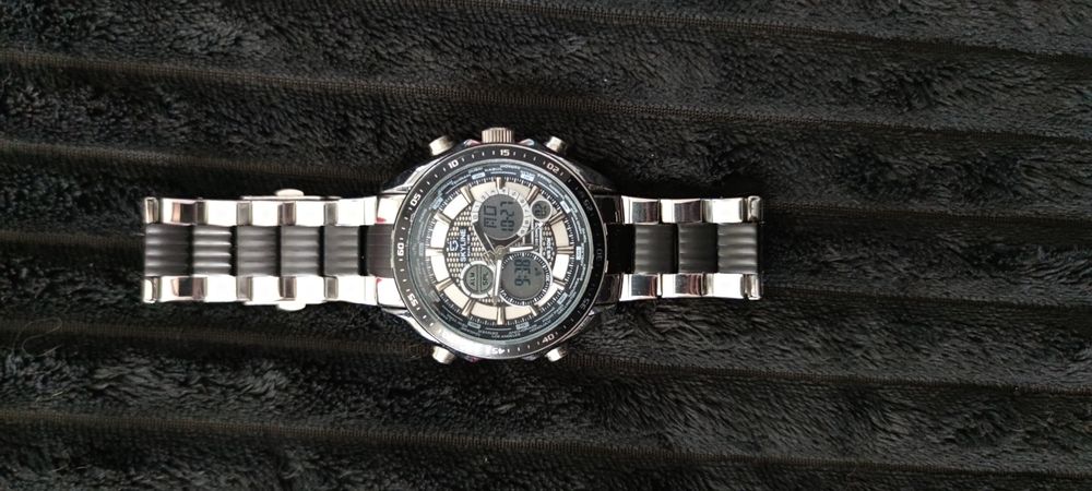 Relógio de pulso com caixa