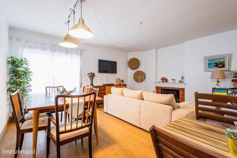 Apartamento T1 Mobilado || Elevador e Garagem || 1ª Linha da Praia do