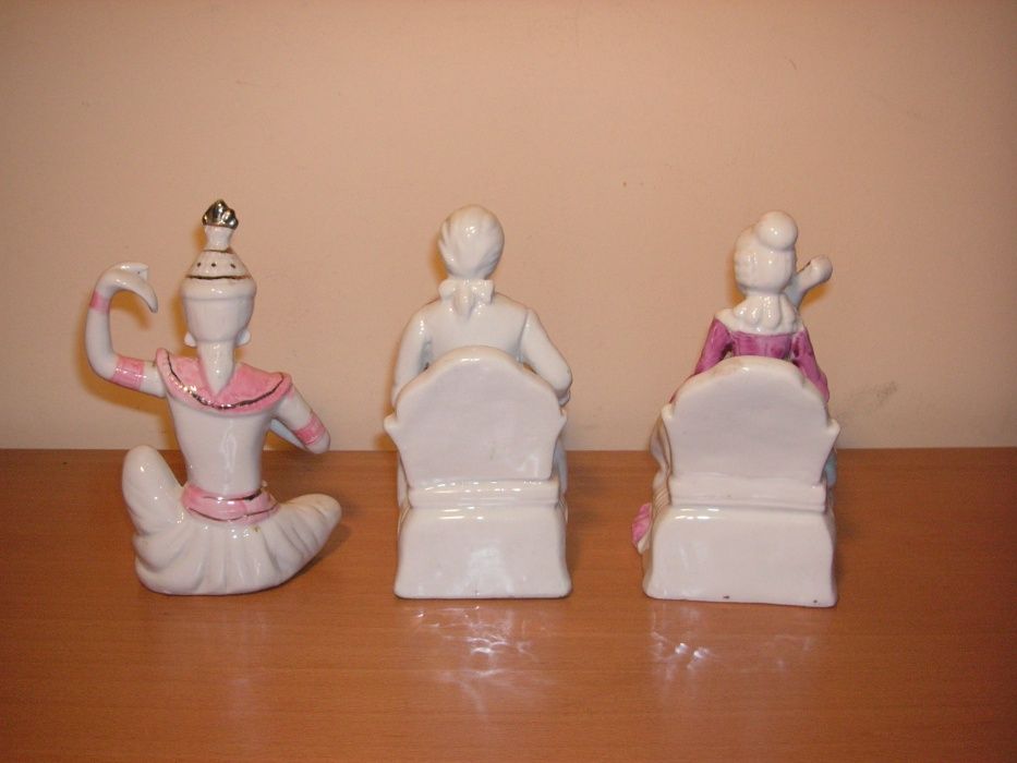 Estatuetas Porcelana Branco Dourado Rosa 