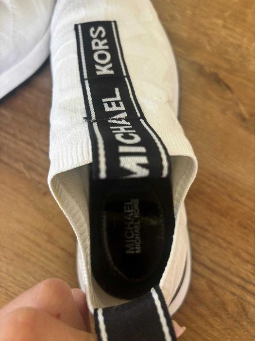Buty sportowe damskie