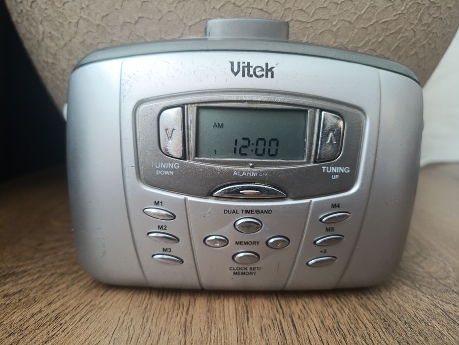 Касетний плеєр Vitek з цифровим радіо — Повністю робочий!