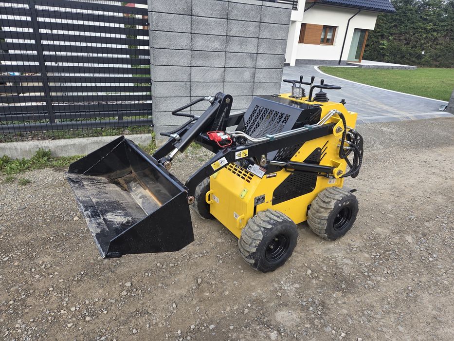 Miniładowarka Skid-Steer na kołach 4x4 ##nie.bobcat.avant#