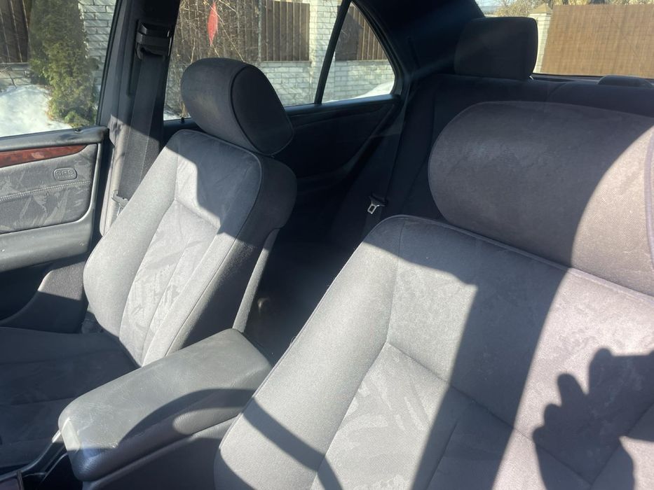 Продам мерседес 210