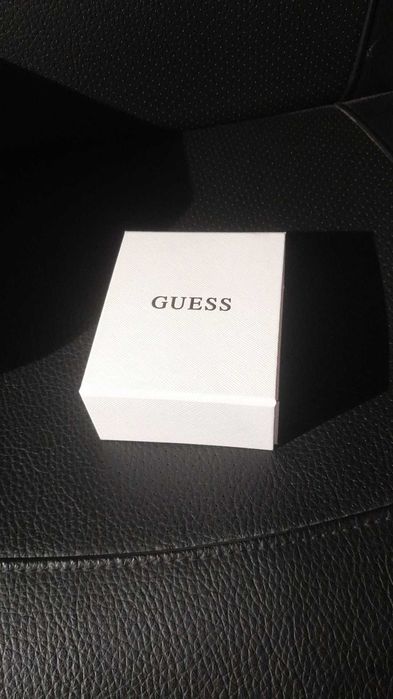 Anel Guess dourado com floreado (com garantia))