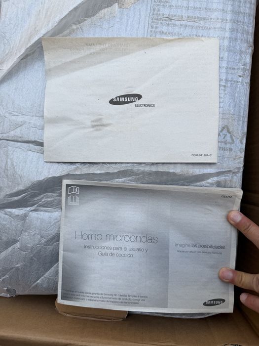 Microondas Samsung GE87M-X com Grill, 23L