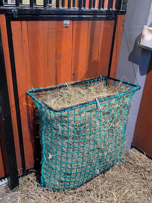 Zamykana siatka na siano z ramką FULL dla konia 200l łatwe ładowanie