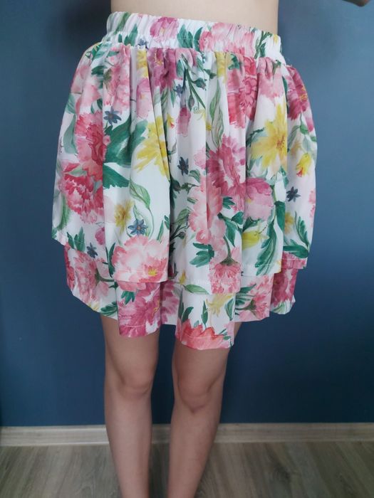 Zwiewna nowa spódnica z metką.