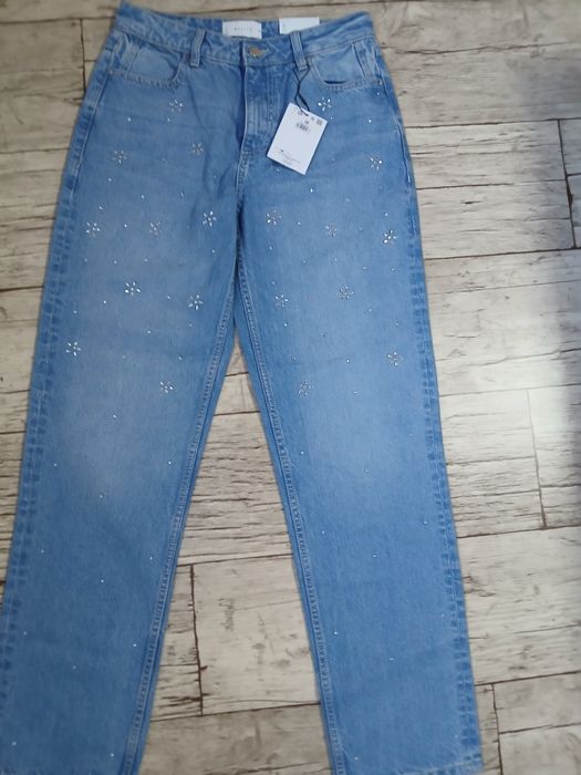 Piękne jeansy z kryształkami