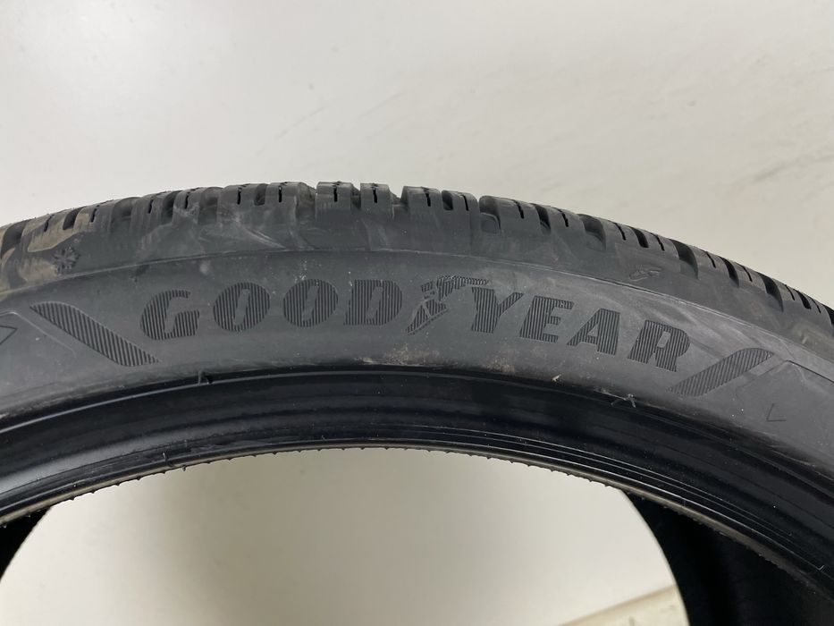 245/35R20 95V 305/30R21 104V Goodyear UltraGrip Performance 3 NA2 NOWE