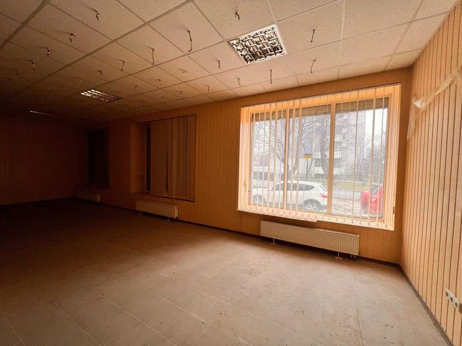 Продається приміщення магазину разом з 3-к квартирою, район Сєдова.