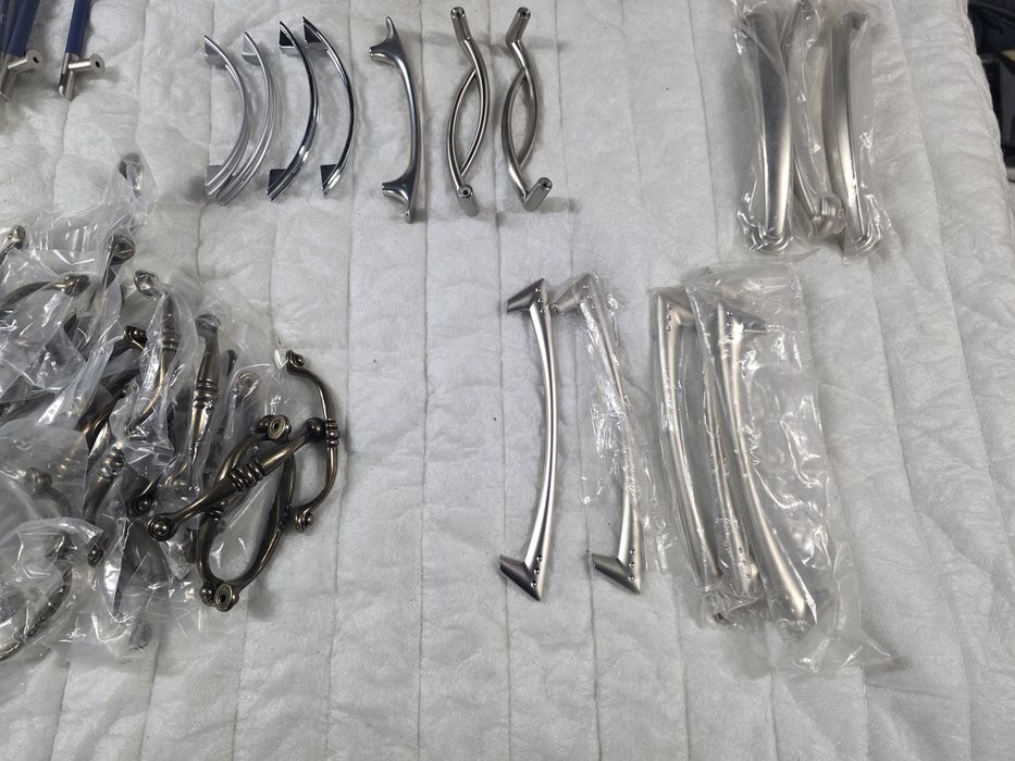 Uchwyty do mebli z chromu Nowe