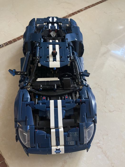 Конструктор LEGO Technic Ford GT