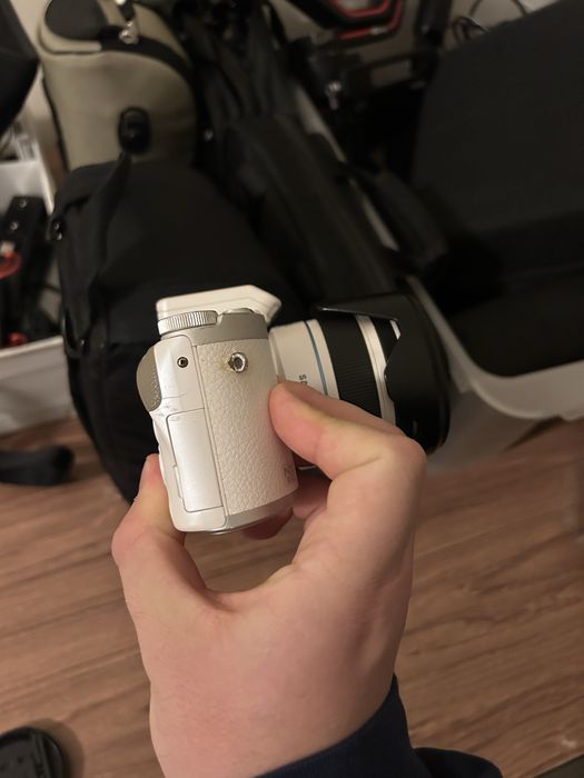 Aparat Samsung NX300 z obiektywem