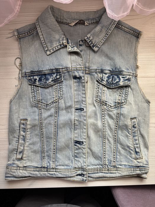 Джинсова жилетка для дівчинки