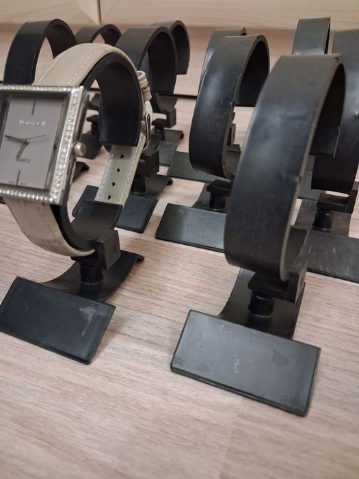 Підставка під годинники б/в