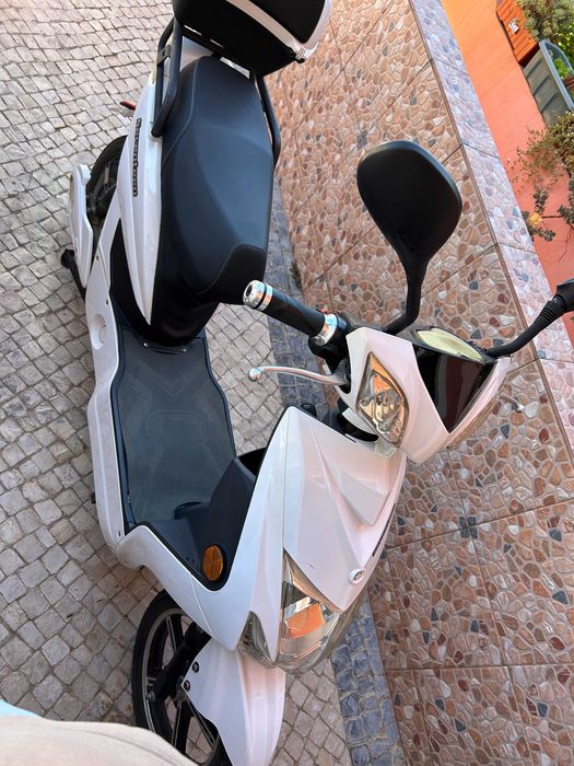 Scooter Elétrica Seventeen (60V) – Bom estado – Não Precisa de Carta!
