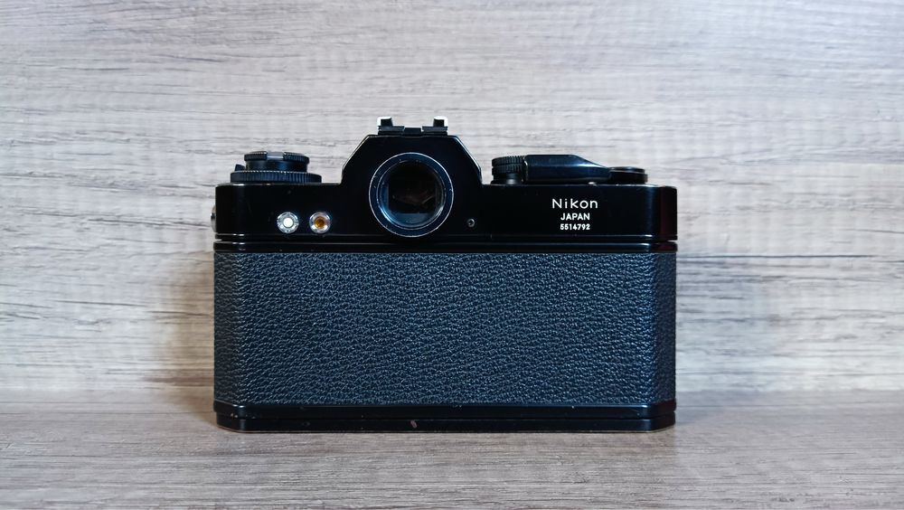 Плівкова камера Nikon Nikkormat EL