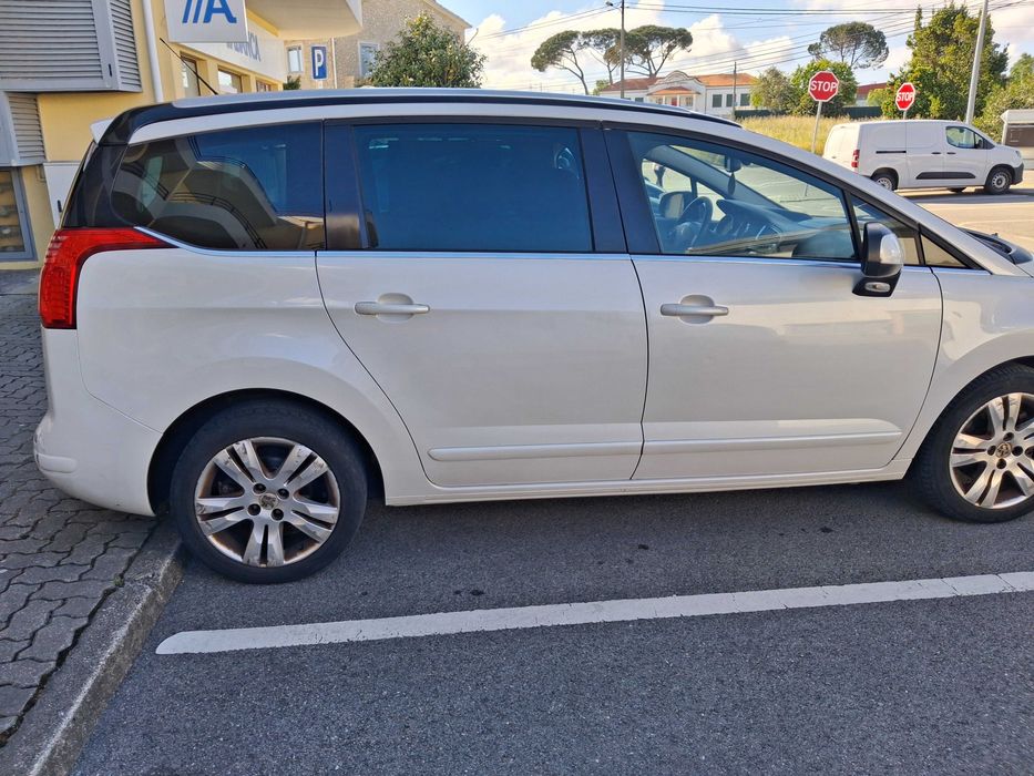 Peugeot 5008 2013
