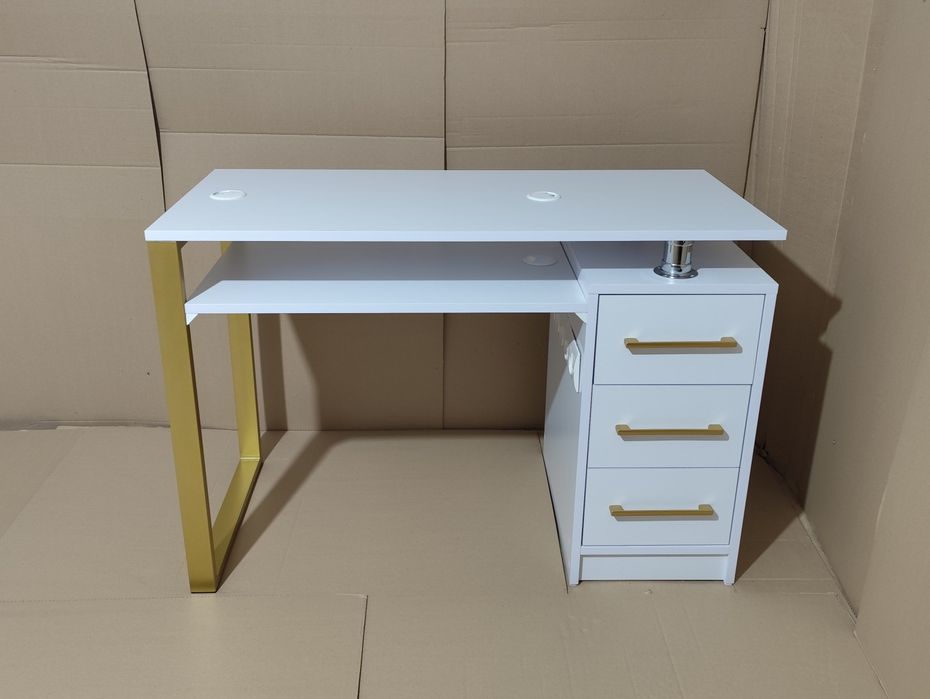 Стіл манікюрний, подіуми, меблі для салонів