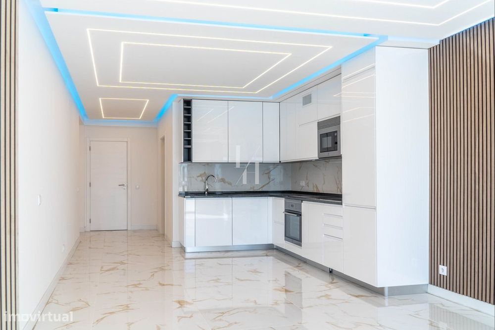 Apartamento T2 renovado para venda com vista mar em Quarteira