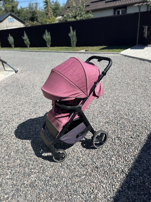 Прогулянкова коляска Carrello Bravo