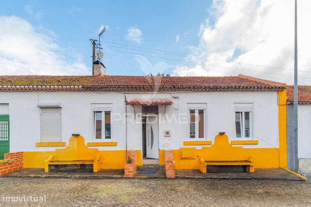 Moradia T4 térrea com pátio no Sobralinho