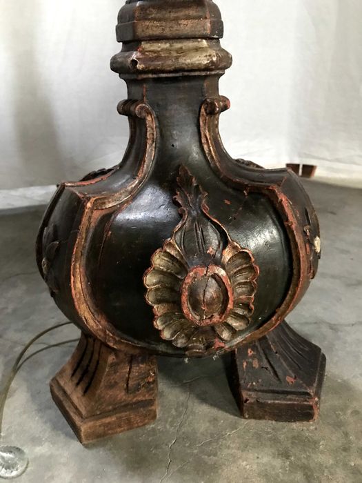 Candeeiro de pé antigo em Talha (adaptação de um castiçal de igreja)