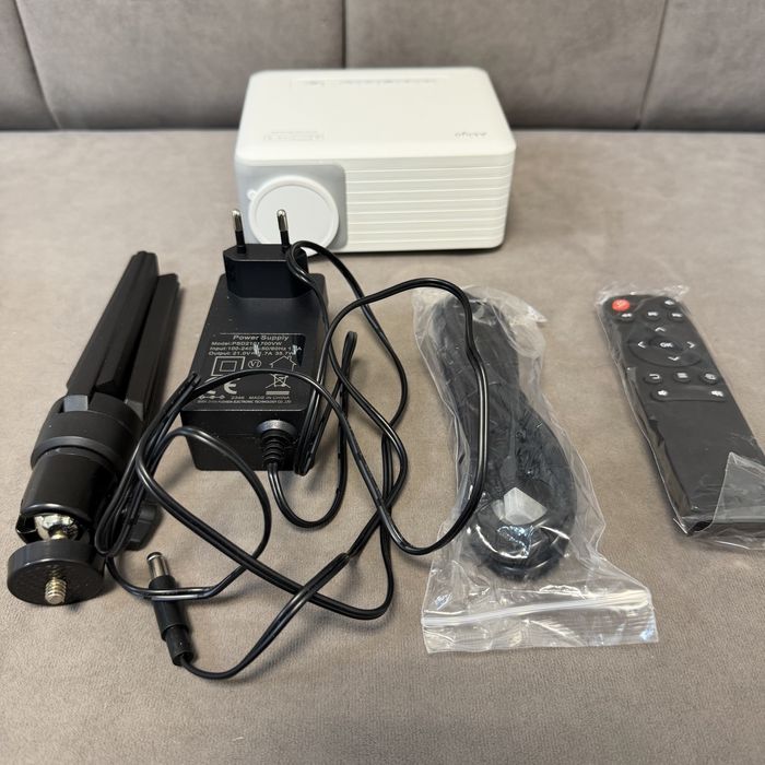 Міні проектор AKIYO O1