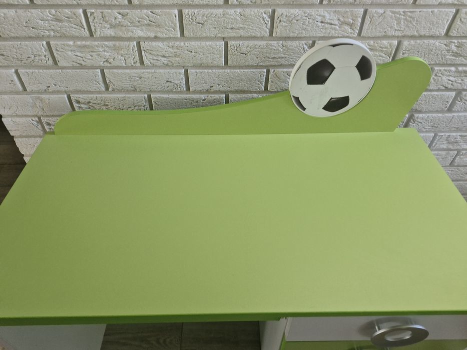 Biurko z motywem piłki