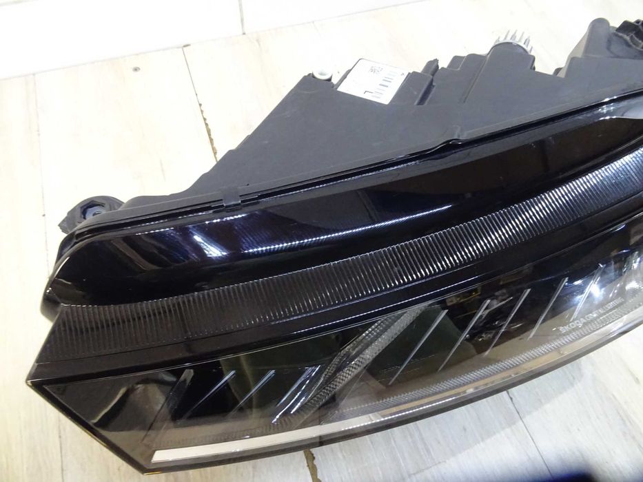 SKODA OCTAVIA 4 IV Lewa lampa przód FULL LED 5E4941015B