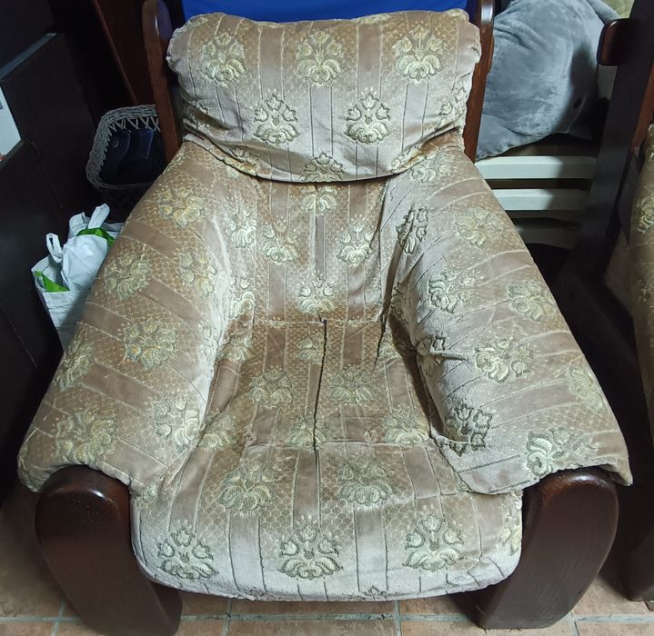 Sofás estrutura em madeira