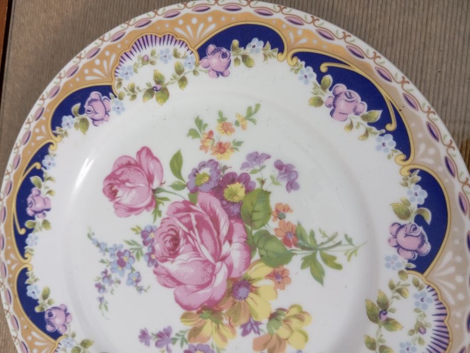 Prato decorativo em porcelana