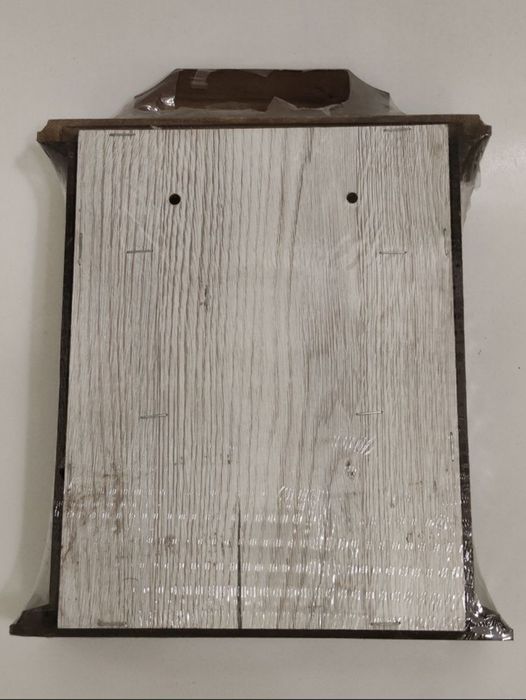 Szafka wieszak na klucze - drewniana.