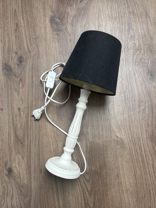 Lampka nocna biala czarna