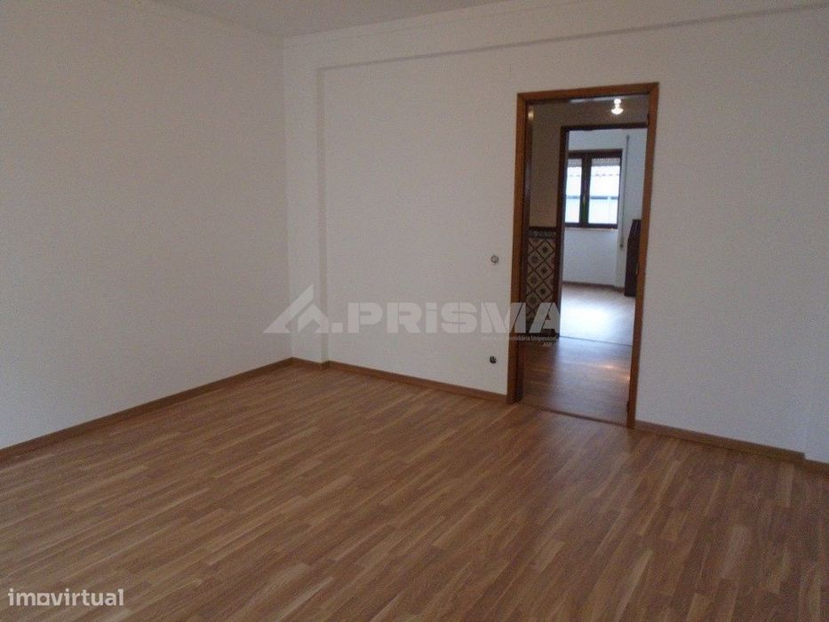 Excelente Apartamento T3 Semi mobilado