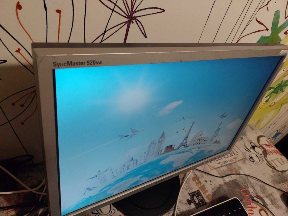 Монитор Samsung 19" дюймів  простий та надійний, все працюе