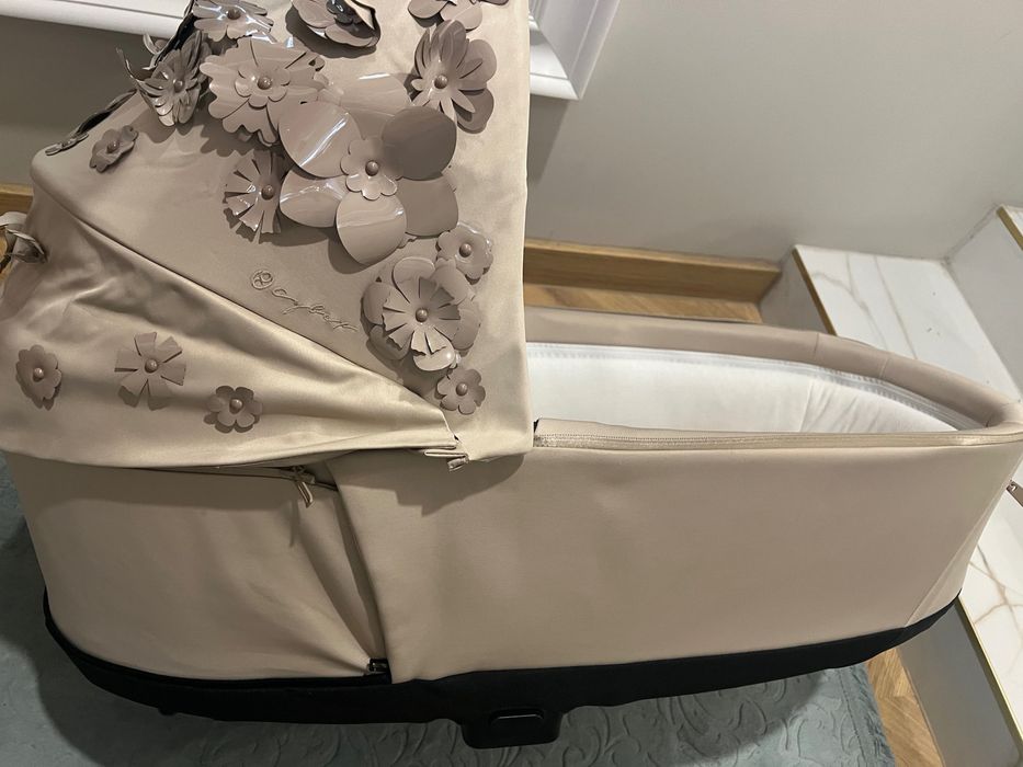 Gondola Cybex E-Priam 4.0 Simply flower jak nowa