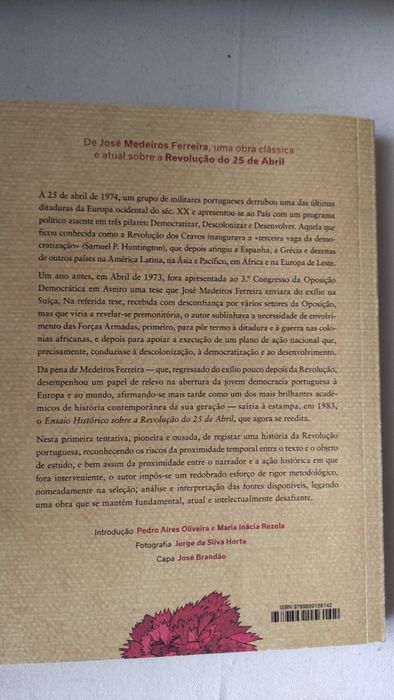 A revolução do 25 de Abril  - Ensaio Histórico