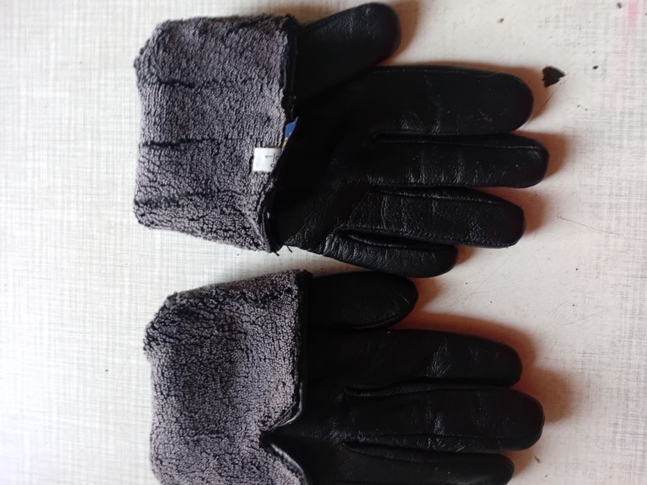 Продам перчатки б/у но в отличном состоянии  размер 8.5