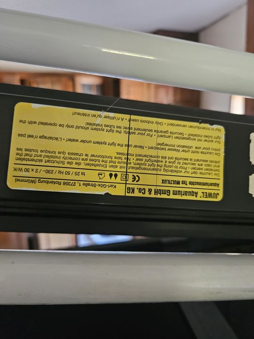 Aquário JUWEL 100cm completo com filtros – bom estado