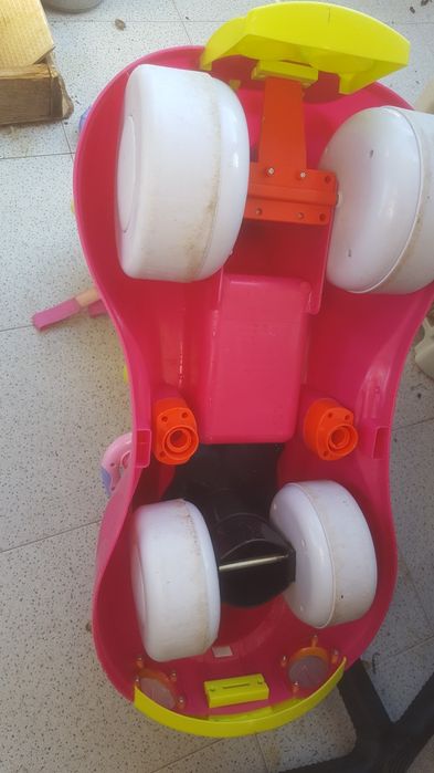 Carrinho  para os pais passear a criança