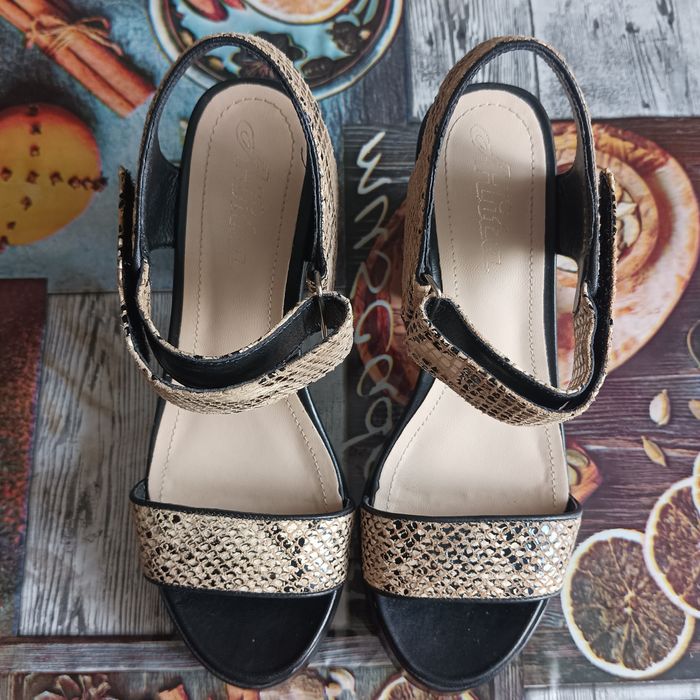 Босоножки женские кожаные 23см.