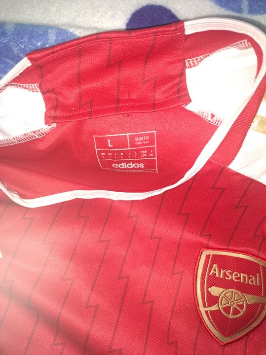 Camisola Arsenal Adidas – Tamanho L (Em ótimo estado)
Descrição: