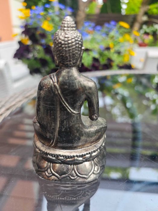Budda w pozie Medicine pose Antyczna pocz XX w statuetka  bialy metal