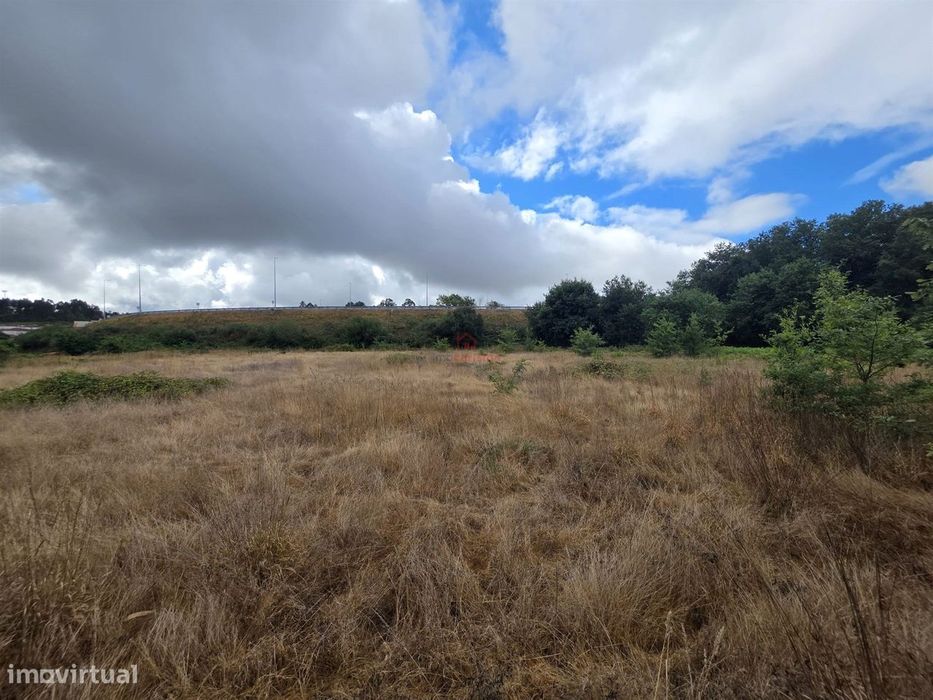 Terreno para Construção com 1.820m2 em Ferreira, Paços de Ferreira