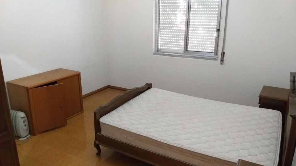 Quarto para arrendamento mensal