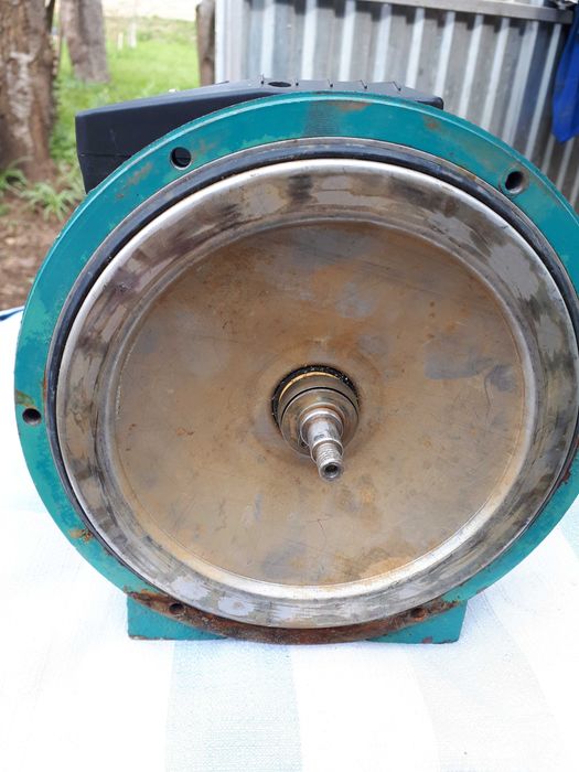 Ел. двигатель(двигун) для водяного насоса,б/у.