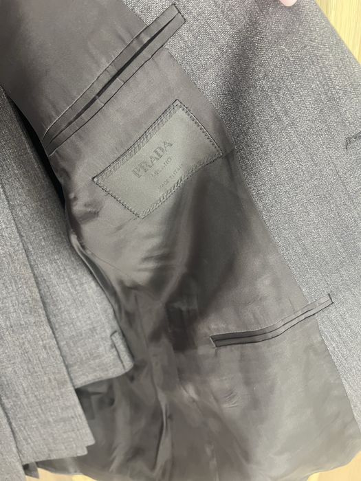 Чоловічий костюм Prada